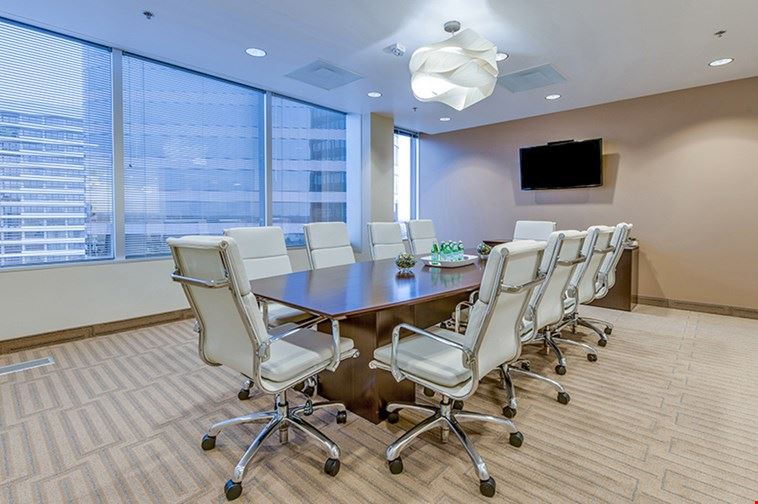 10 Person Meeting Room