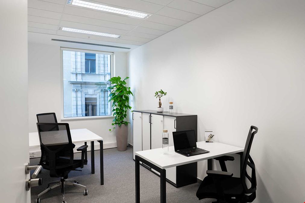 House Of Business - Hungary, Bank Center