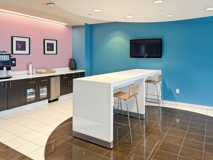 Regus - Phoenix - 24th and Camelback