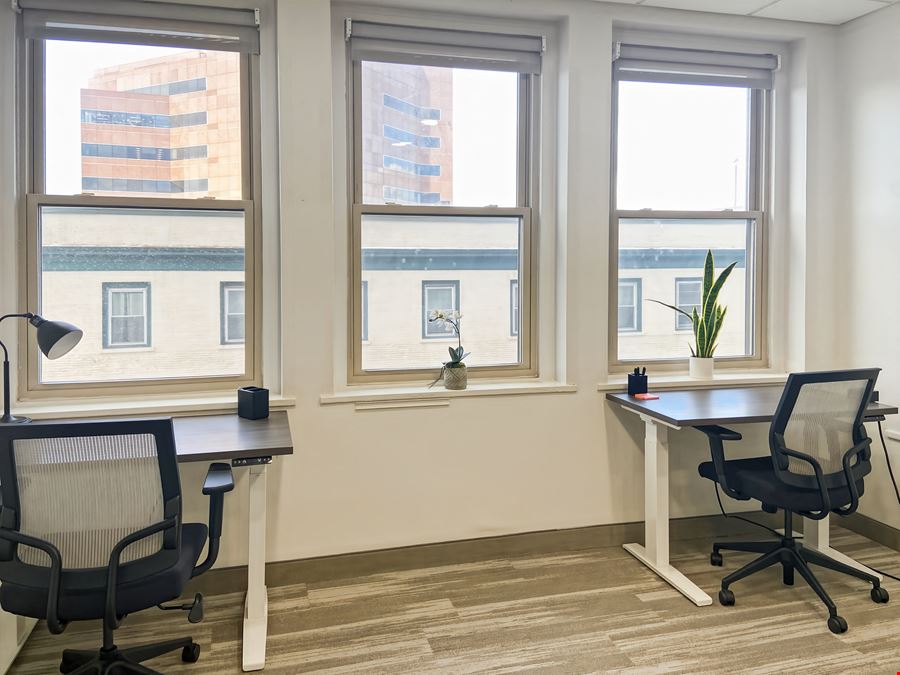 Regus - Manchester - 1087 Elm Street