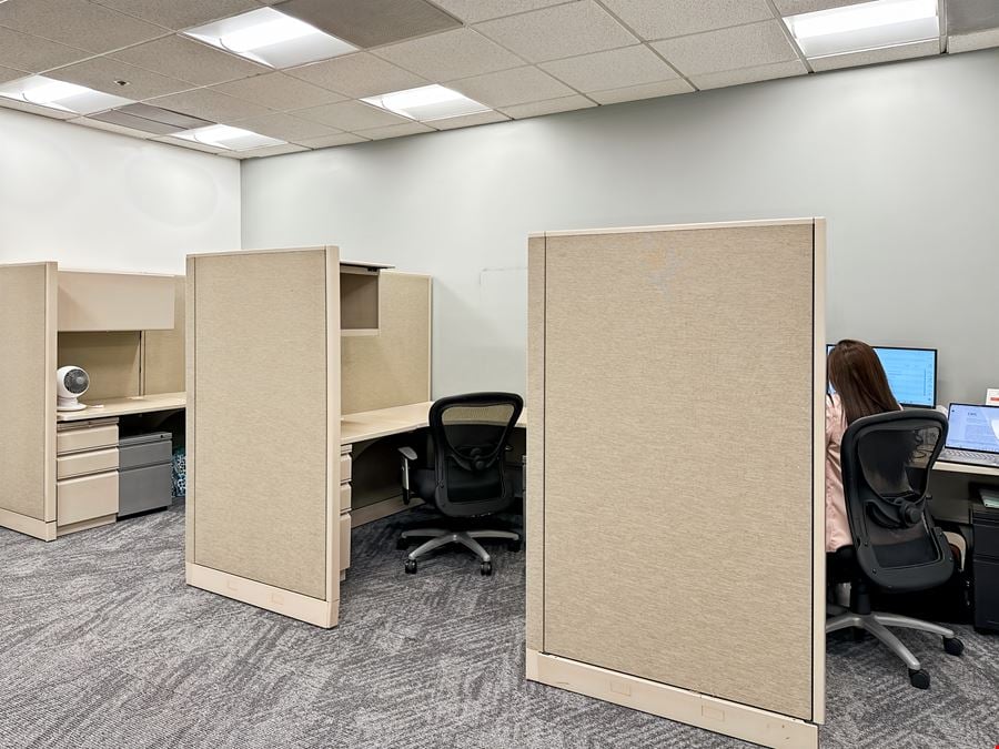 CA, Woodland Hills - Trillium Towers Center