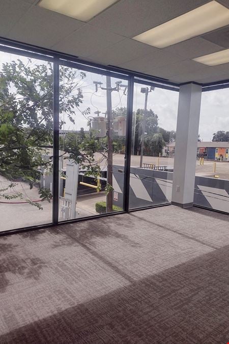 340-350 N Sam Houston Pkwy E