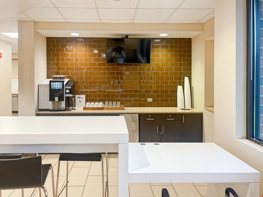 PA, Center Valley - Saucon Valley Plaza