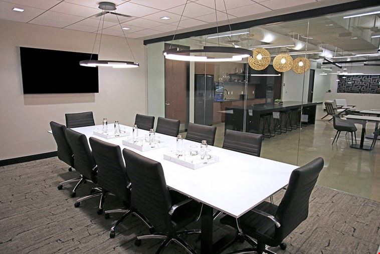 10 Person Meeting Room