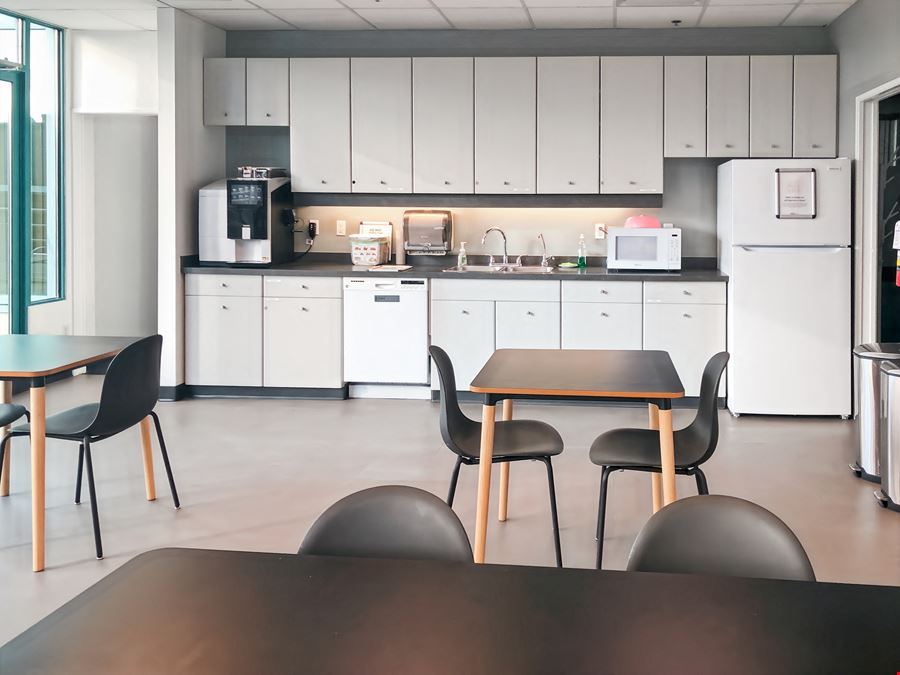 BC, Richmond - Commerce Court