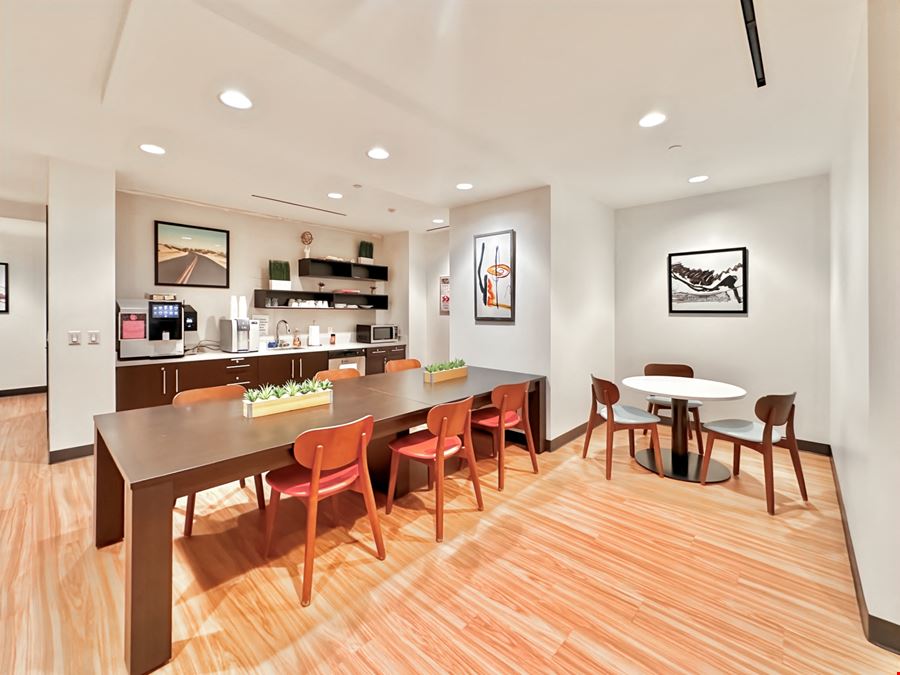 CA, Woodland Hills - Trillium Towers Center