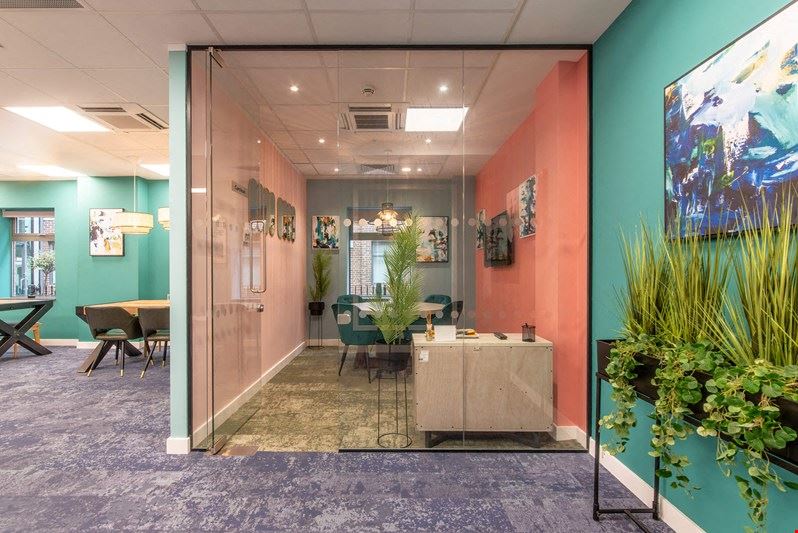 London - Longcroft House