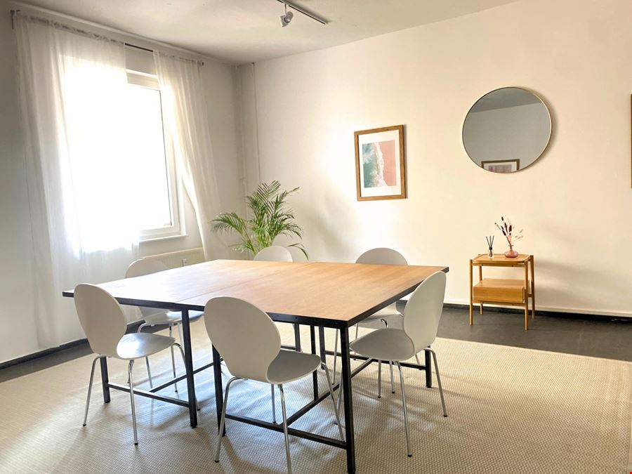 THE GATE BERLIN - TOR 208