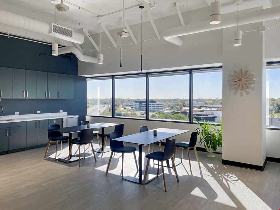 IL, Westmont - Oakmont Plaza Drive