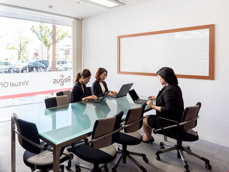 IWG Japan - Regus - Kokusai Center Ekimae