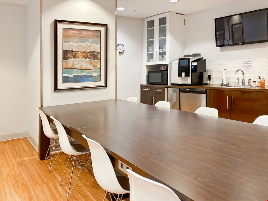 IL, Warrenville - Cantera