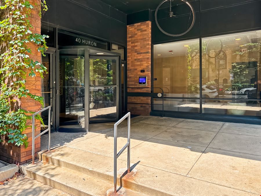 IL, Chicago - E Huron St