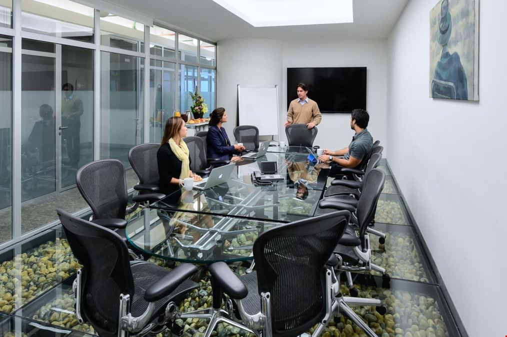 IOS OFFICES - Corporativo Malecón Américas