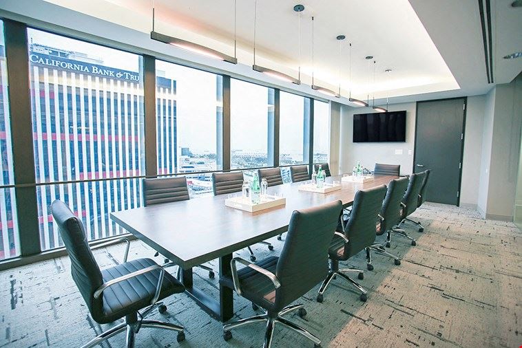 12 Person Meeting Room - Large