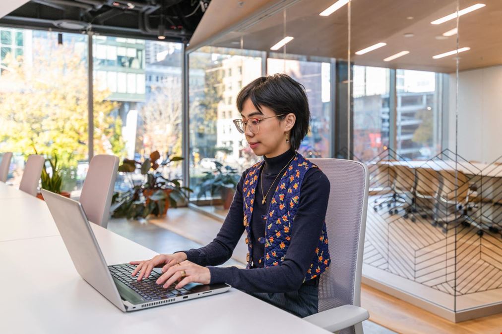 BC, Vancouver - Green Lamp