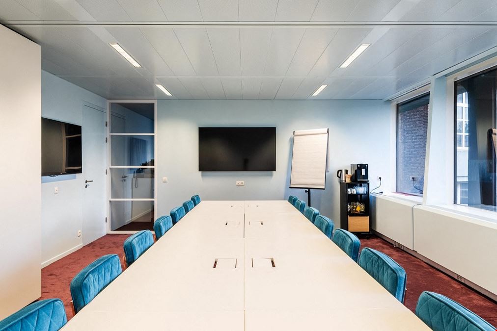 Silversquare  Louise