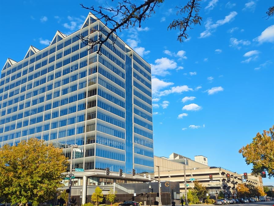 NE, Omaha - Landmark Center