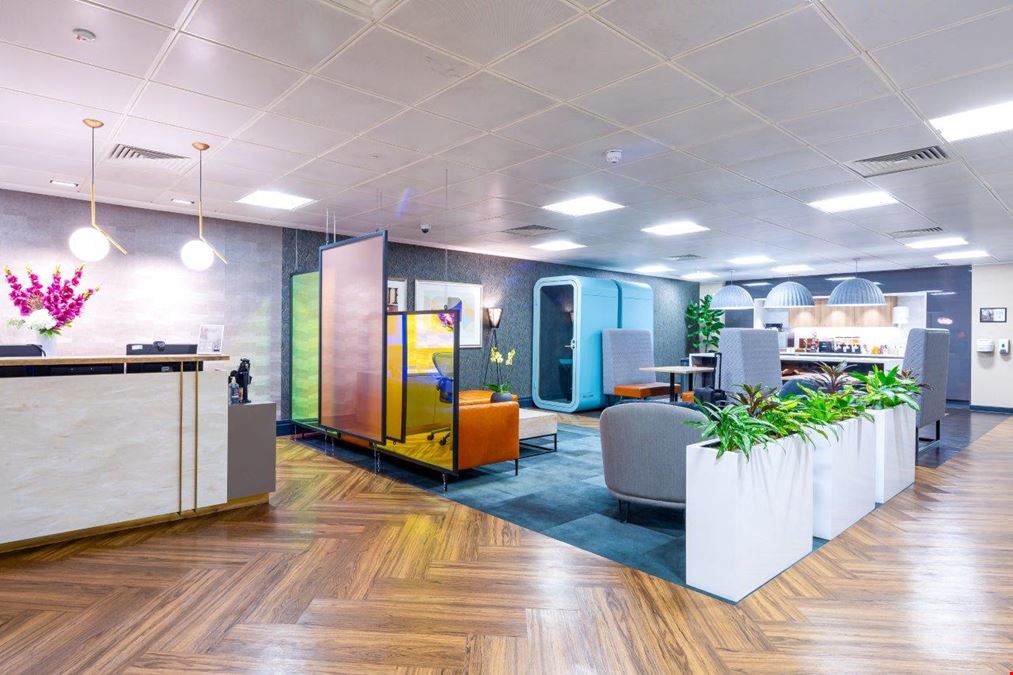 Landmark: Royal Exchange - Bank