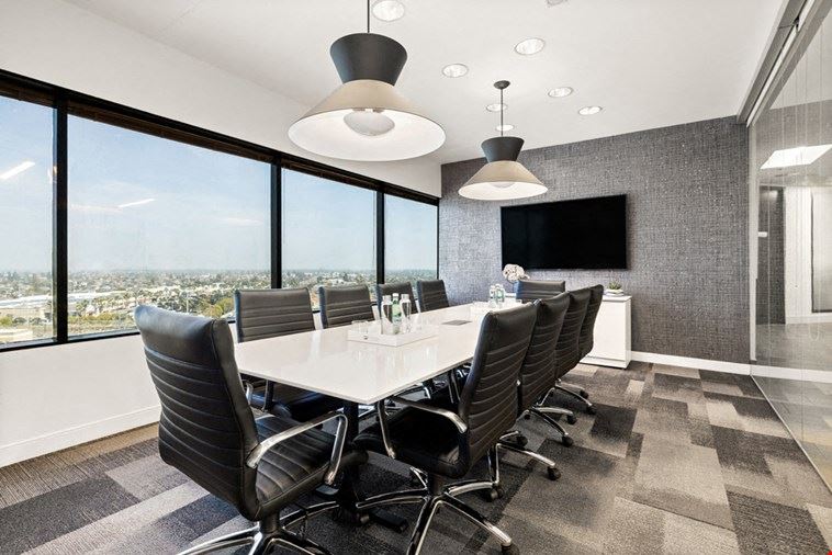 10 Person Meeting Room - Board