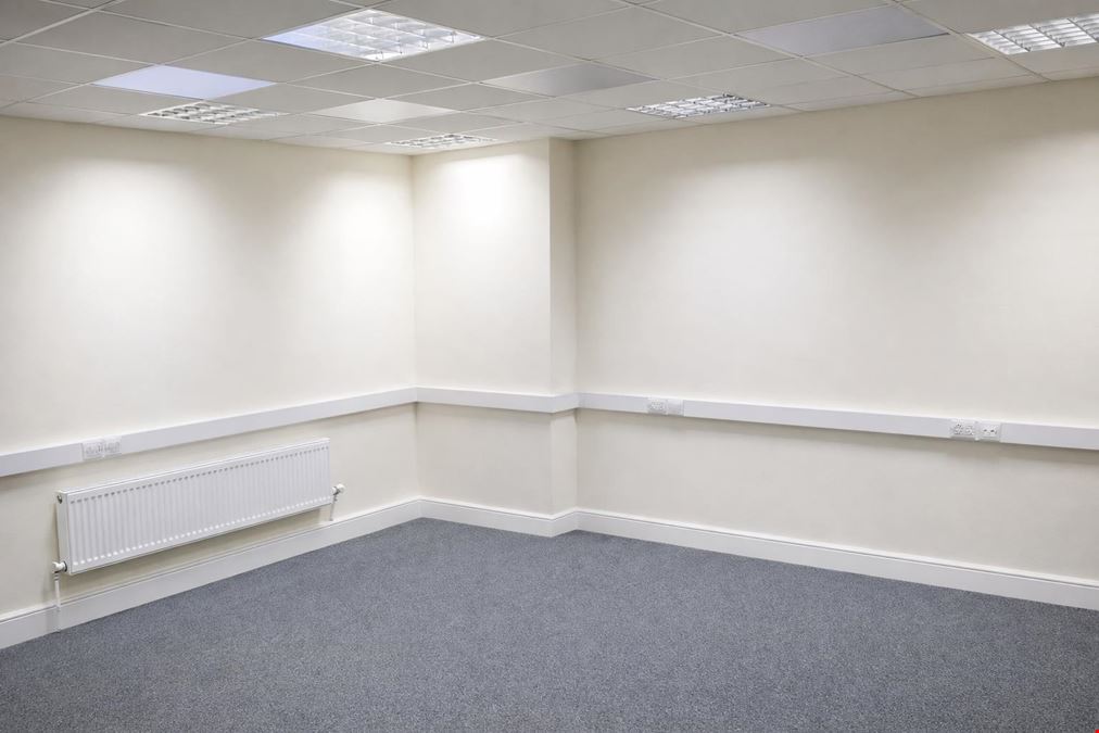 Storage Giant - Leeway Court