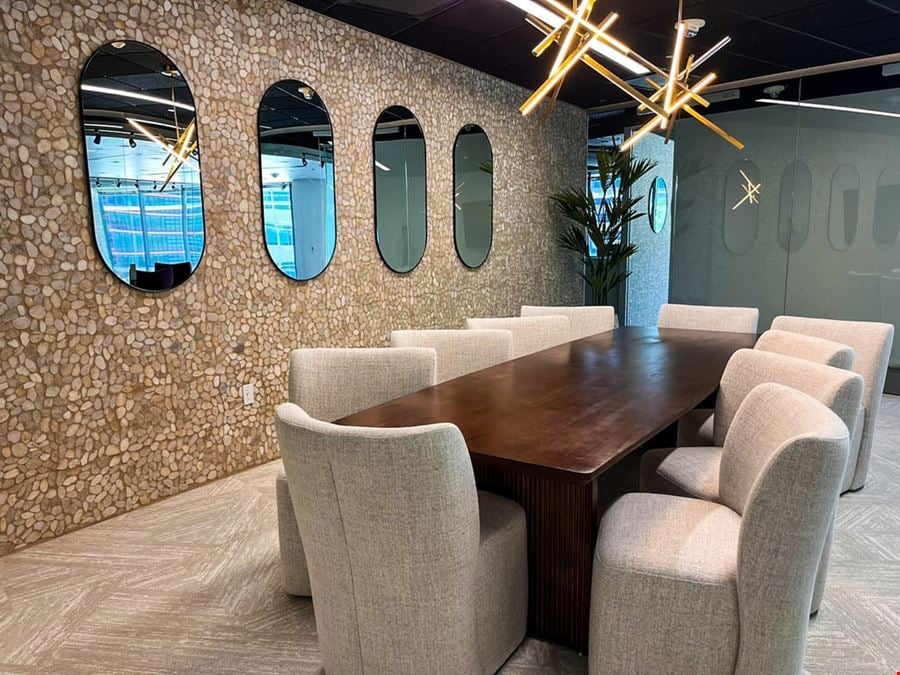 Lucid Private Offices - Camelback/Biltmore