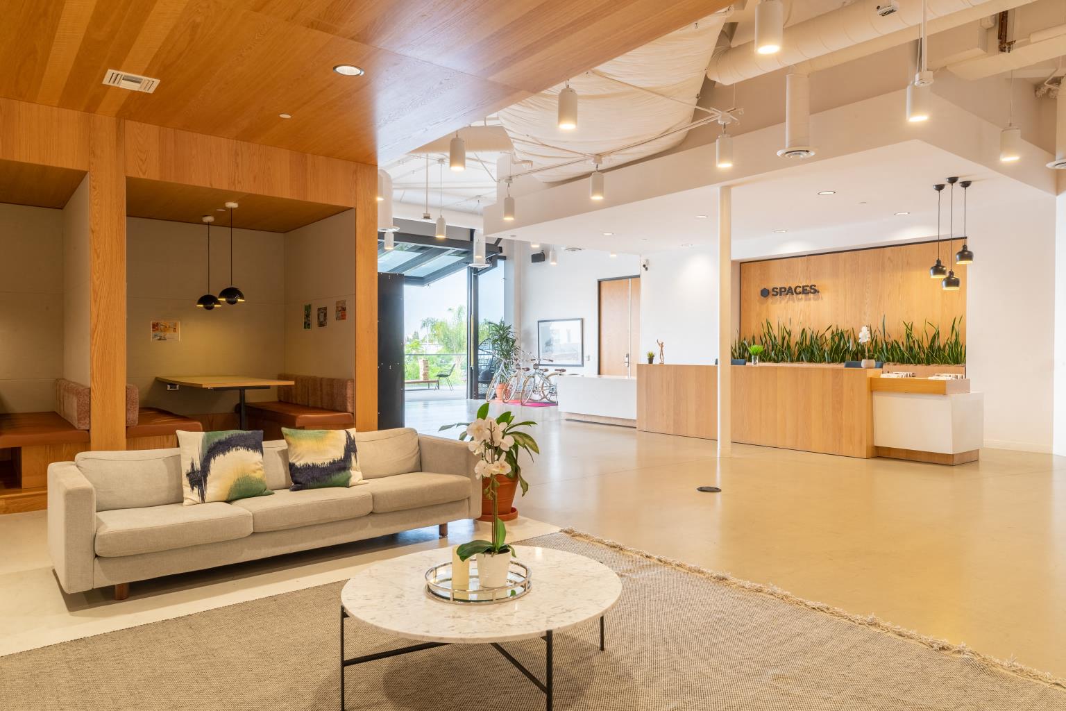邦楽 ROLLIE 19 1/2 Street Shared workspaces at Spaces - Hollywood | CoworkingCafe