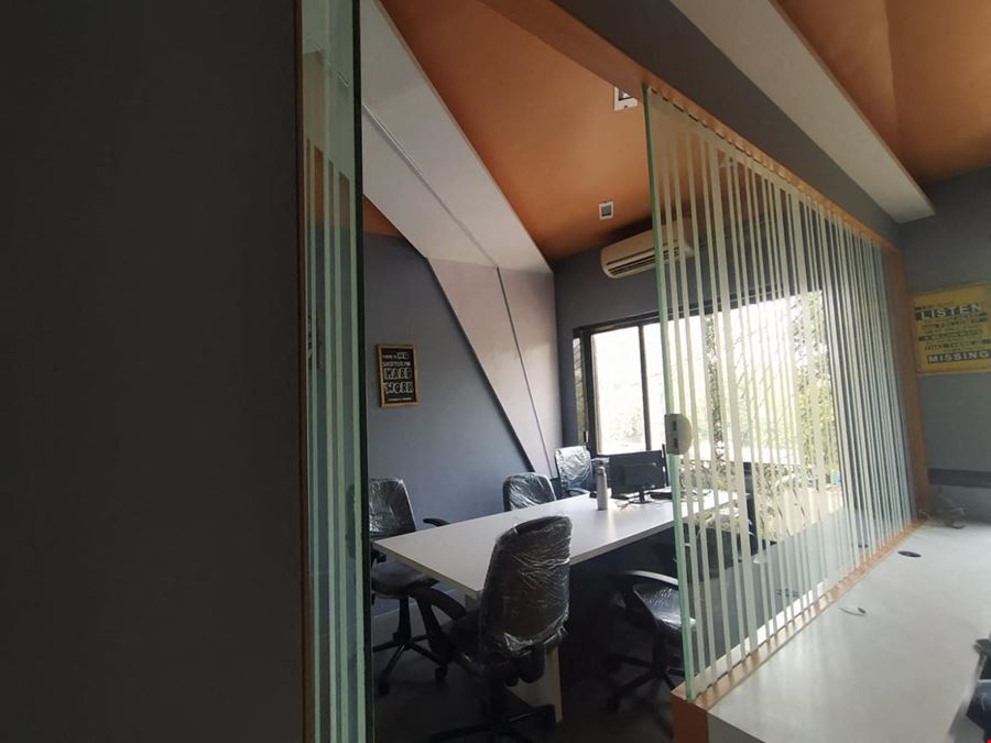 Toutle Space - Satwant Villa