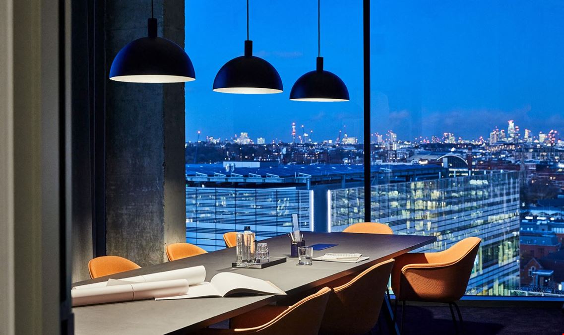 Fora - 1 Lyric Square