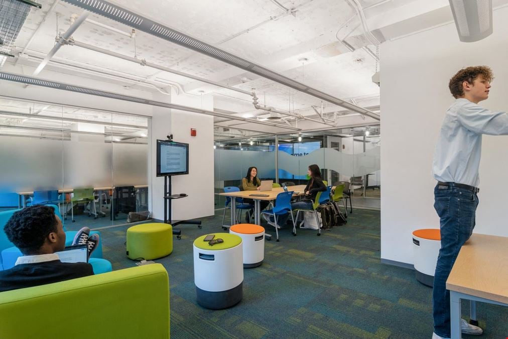 Collaboration Room Y! Virtual Enabled Meeting Rooms with City Views | Ideal for In-Person & Virtual Off-sites | Bright & Modern in a Tech Focused Shared Workspace