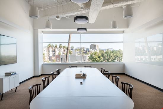 5161 Lankershim Blvd