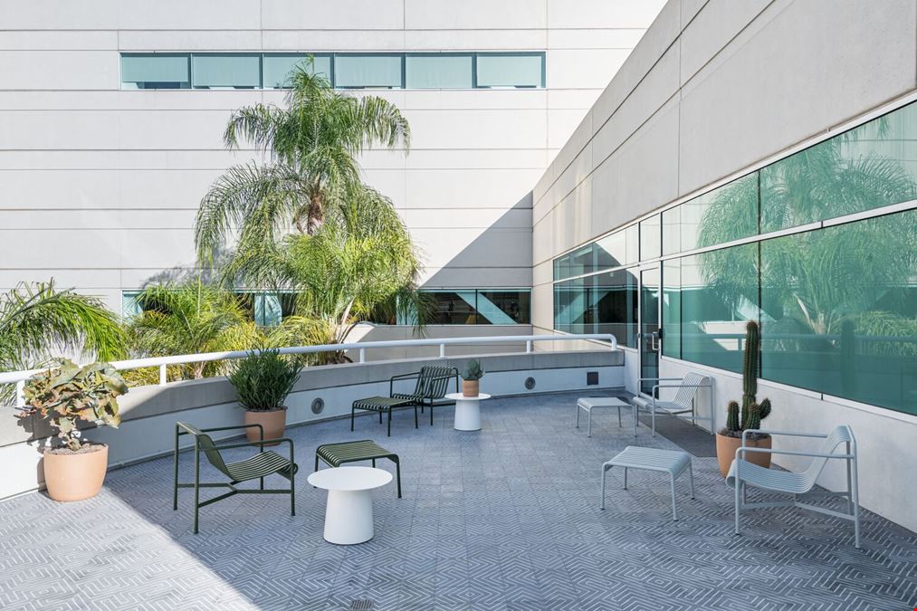 5161 Lankershim Blvd