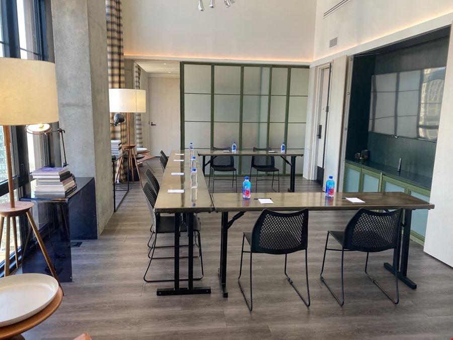 Moxy Chelsea - Mondo Suite