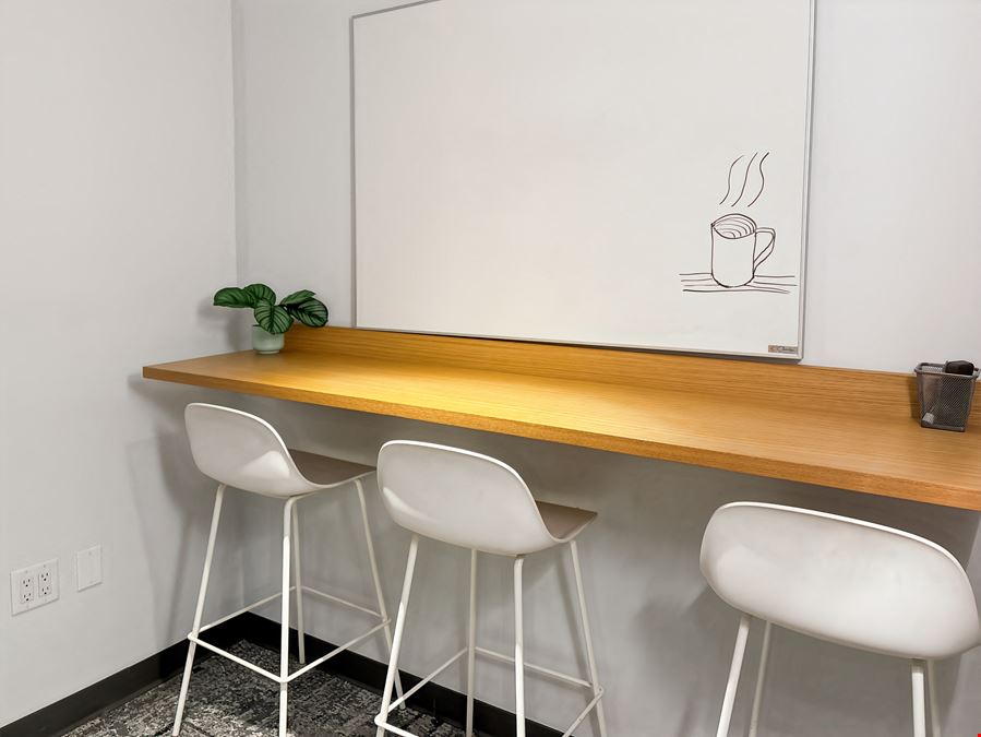 CA, Long Beach - 145 W Broadway