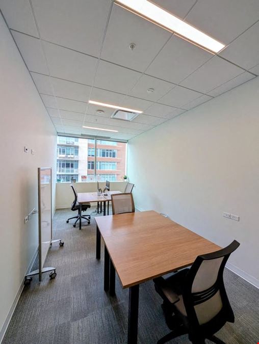 4 Desk Team Room