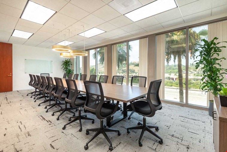 18 Person Meeting Room