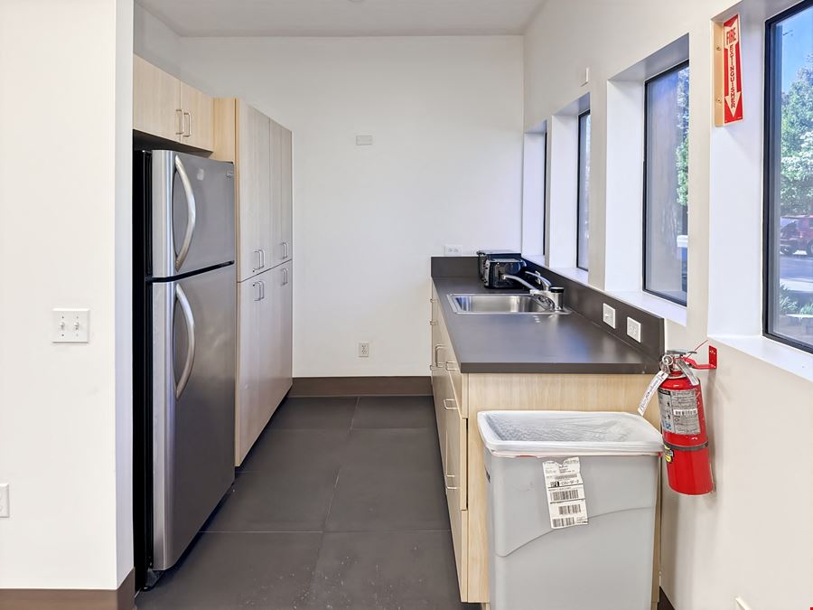Regus - Richmond - Blume Dr