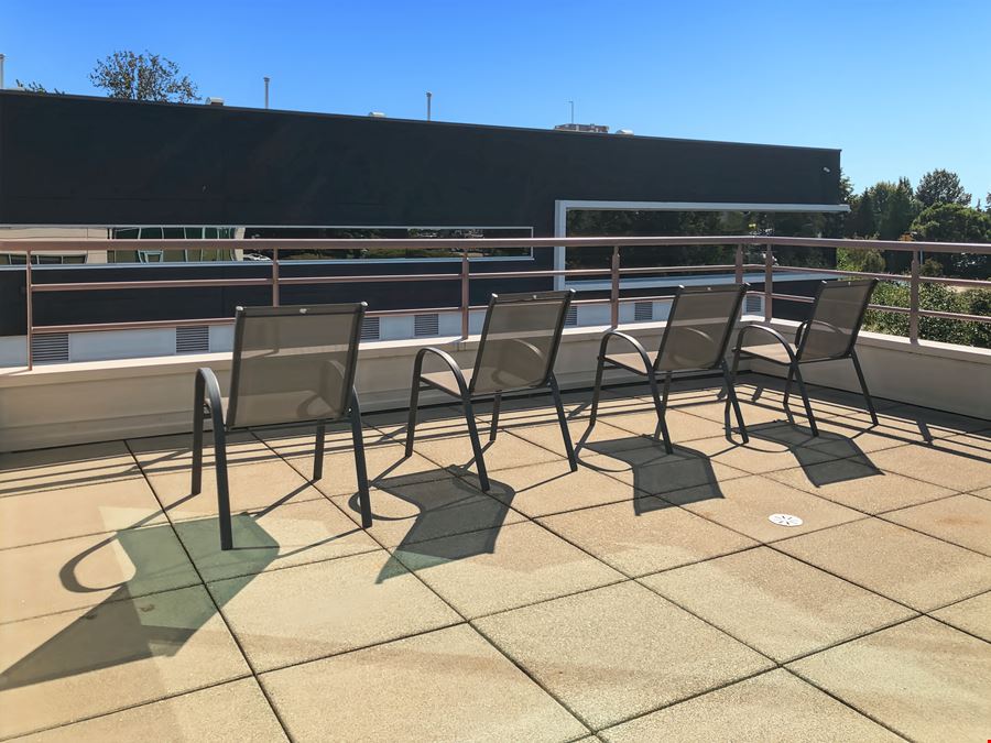 BC, Richmond - Commerce Court