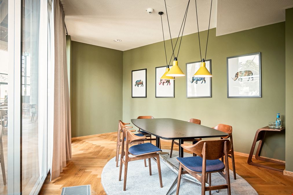 EDGE Grand Central - Berlin