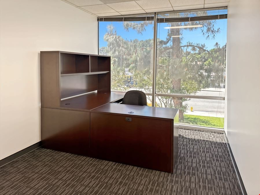 Regus - Woodland Hills - Ventura Blvd
