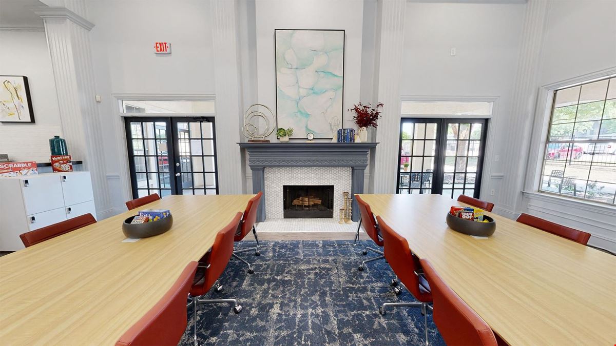 Apt CoWork at Stonebriar of Frisco - Open Seating
