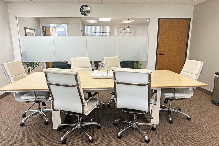 6 Person Meeting Room - Boardroom