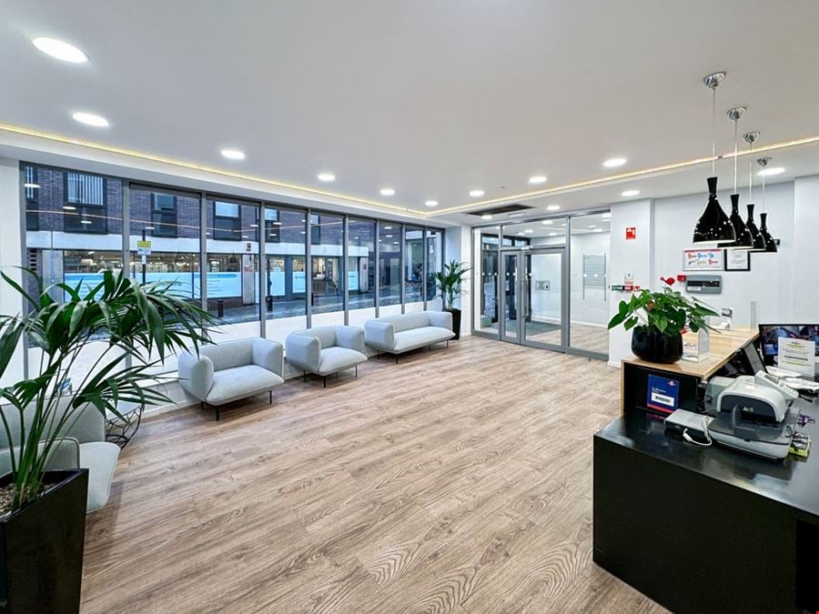 Regus - Cloth Market