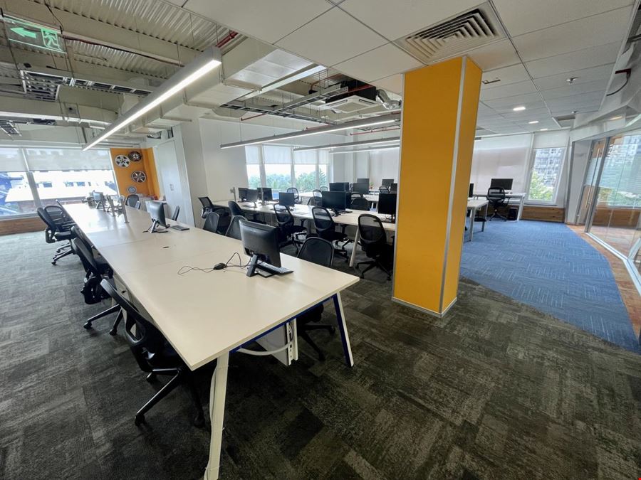 Iksana Workspaces - Chrysler Tech Centre