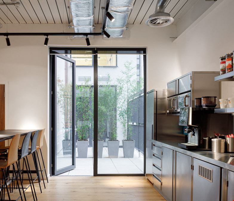 Us&Co - London Stratford