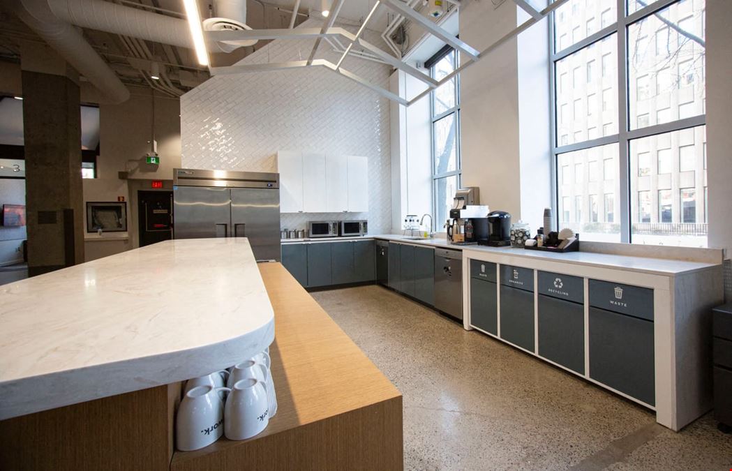 Staples Studio - Toronto - University Ave