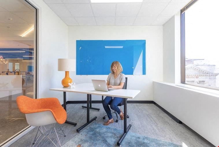 Expansive Day Office