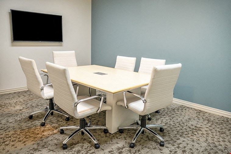 6 Person Meeting Room