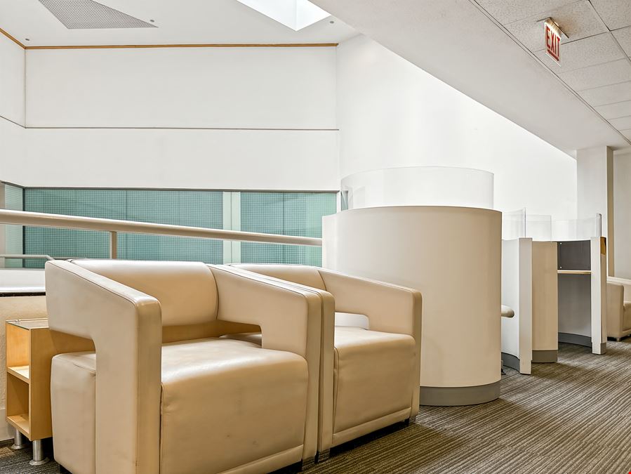 Chicago West Loop 200 S Wacker