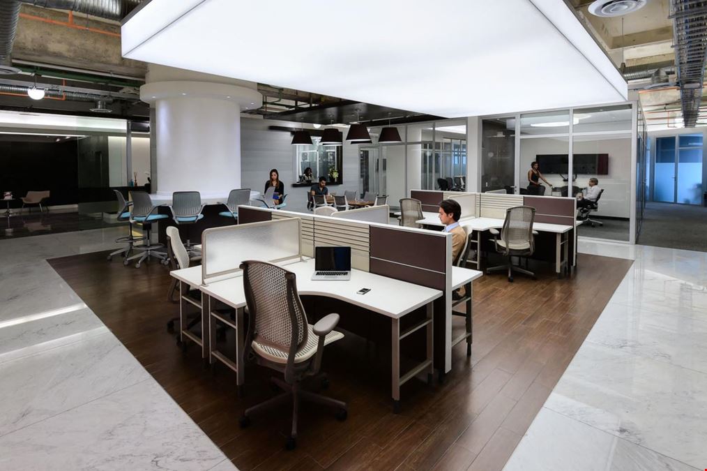 IOS OFFICES - Corporativo Malecón Américas