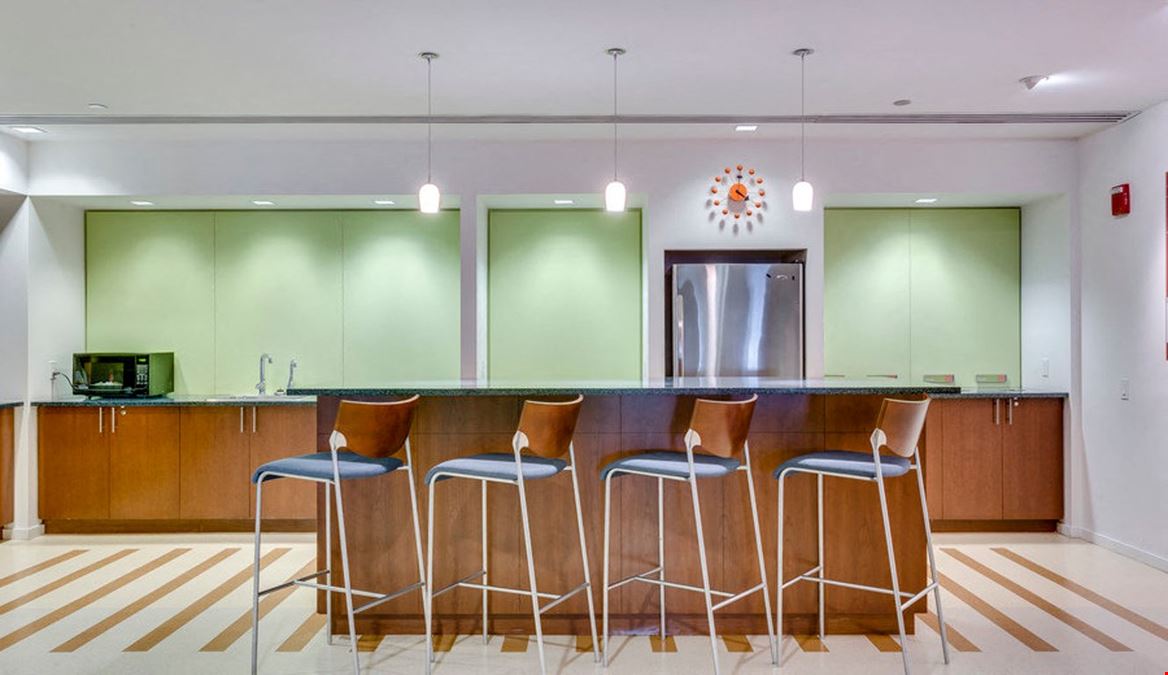 Carr Workplaces - AON Center Chicago